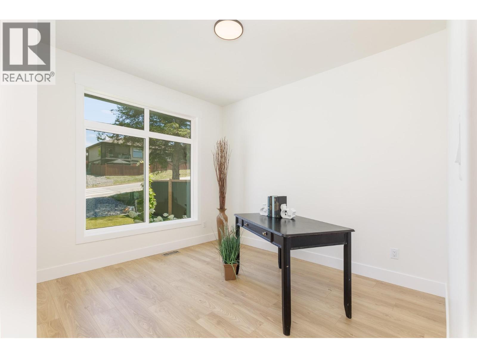 111 20 Street Se, Salmon Arm, BC - Indoor Photo Showing Other Room