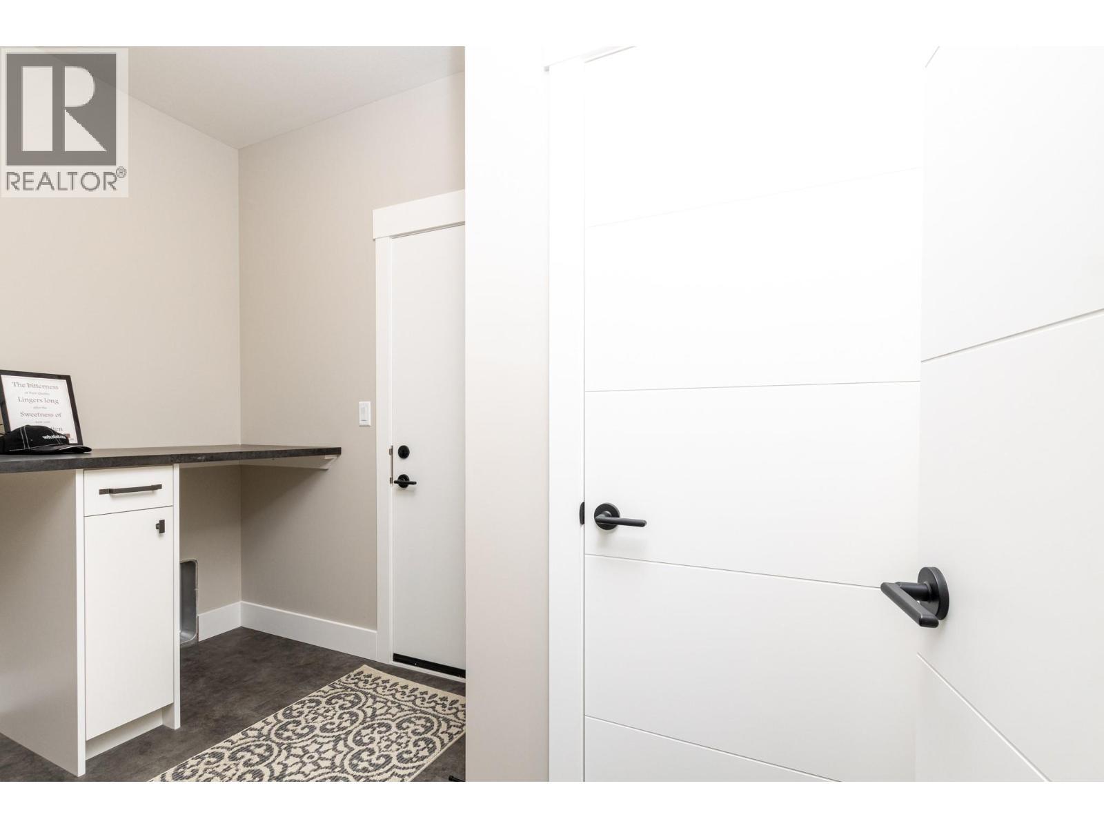 111 20 Street Se, Salmon Arm, BC - Indoor Photo Showing Other Room