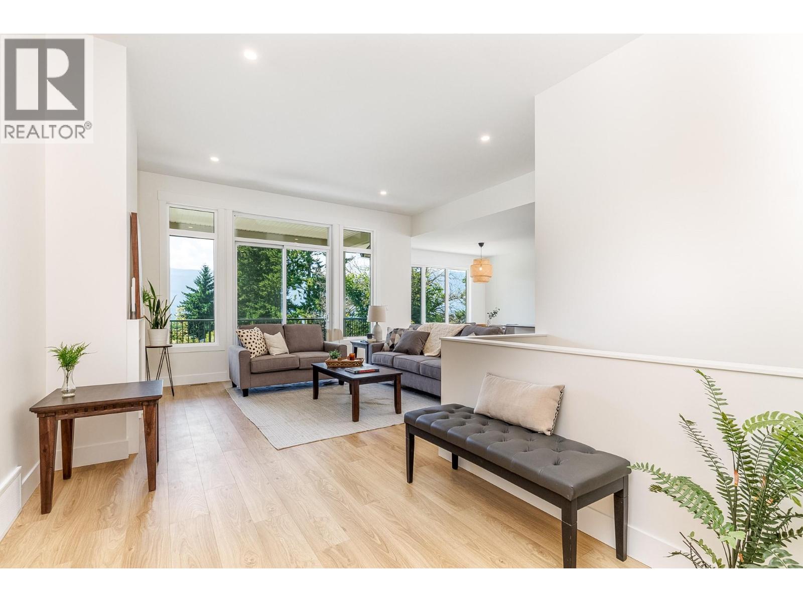 111 20 Street Se, Salmon Arm, BC - Indoor