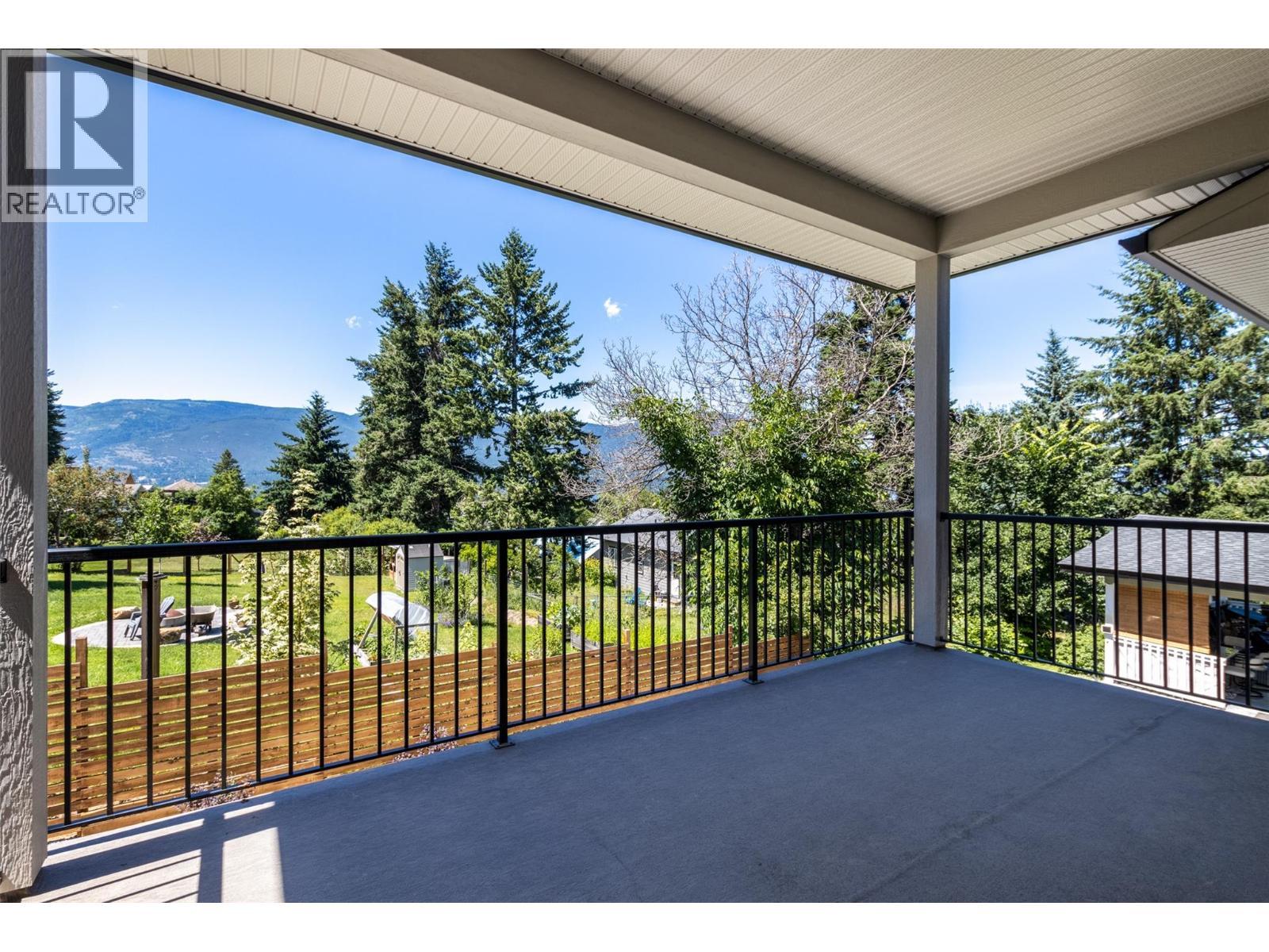 111 20 Street Se, Salmon Arm, BC - Outdoor With Exterior