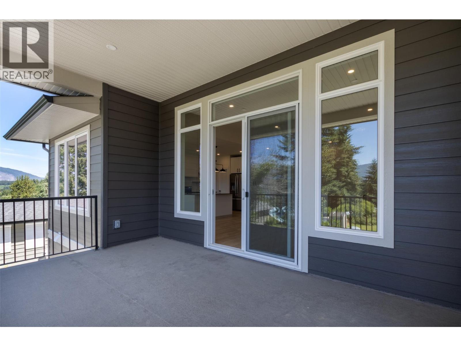 111 20 Street Se, Salmon Arm, BC - Outdoor With Exterior