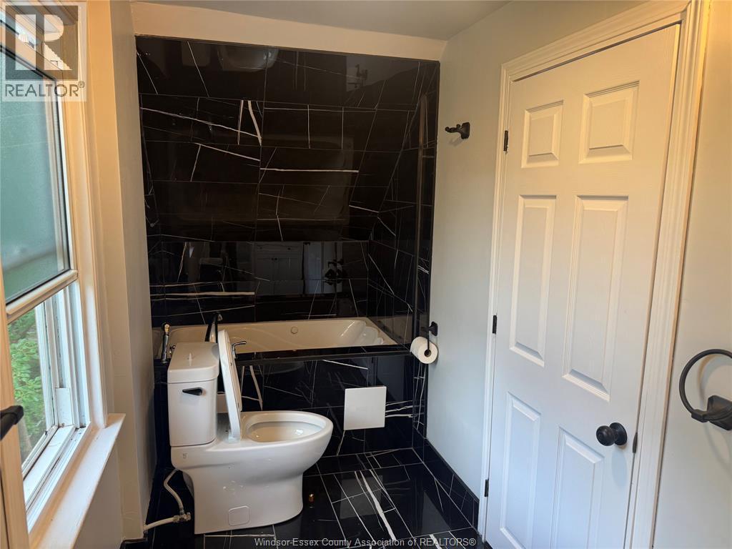 3641 Bloomfield Road, Windsor, ON - Indoor Photo Showing Bathroom
