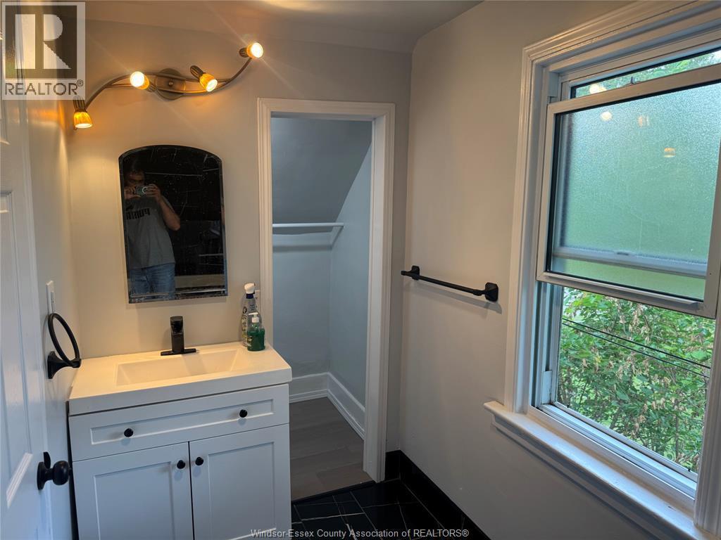 3641 Bloomfield Road, Windsor, ON - Indoor