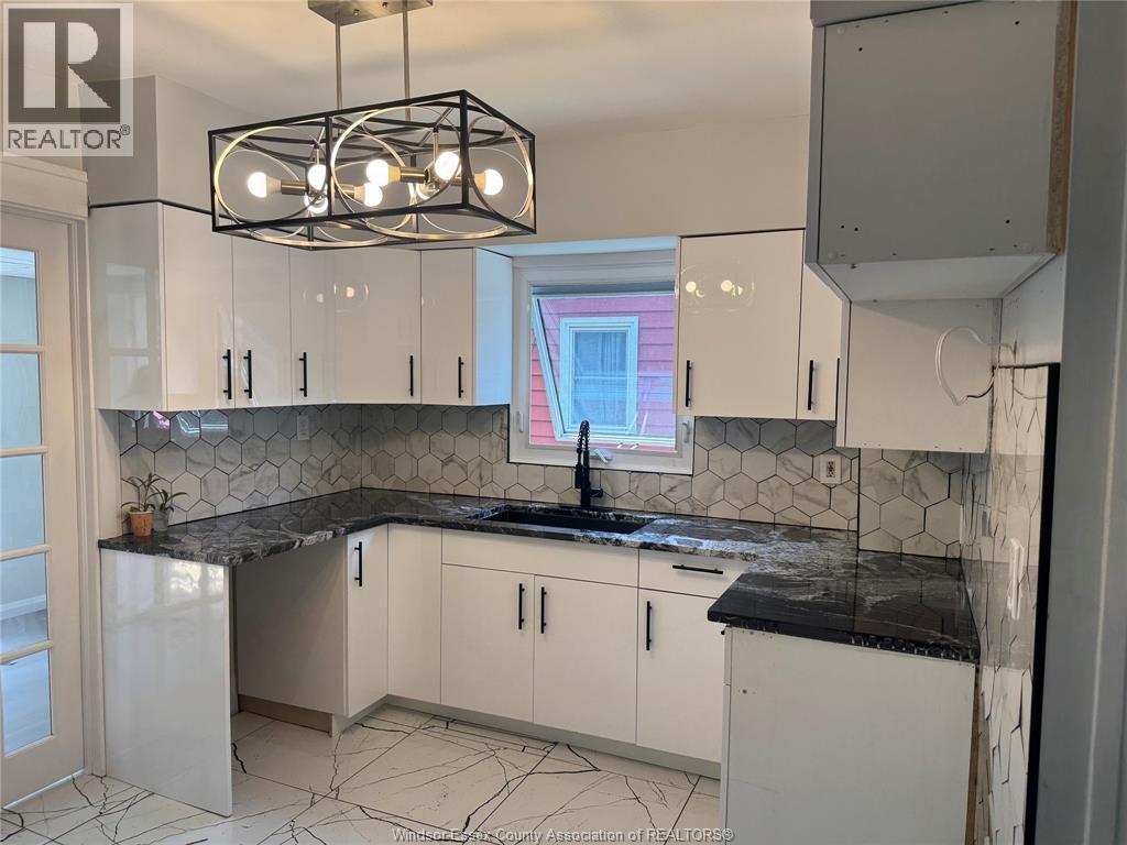 3641 Bloomfield Road, Windsor, ON - Indoor Photo Showing Kitchen With Double Sink