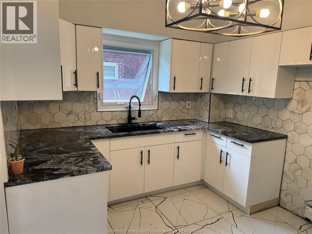 3641 Bloomfield Road, Windsor, ON - Indoor Photo Showing Kitchen