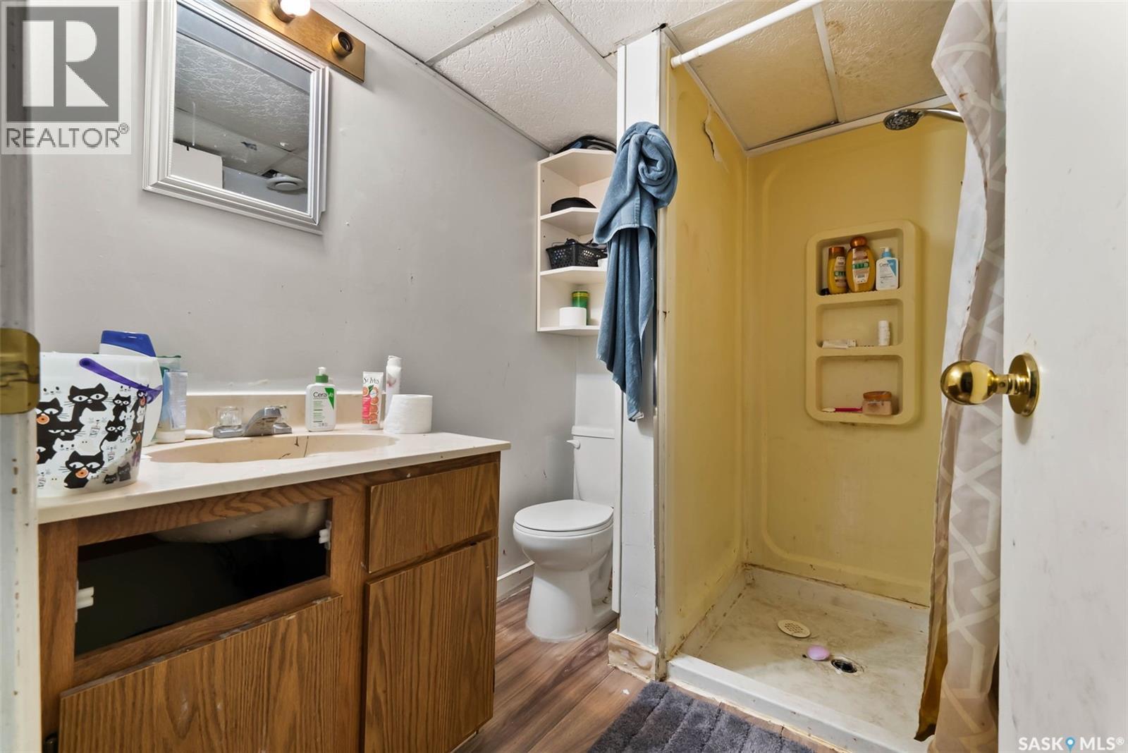 1400 Queen Street, Regina, SK - Indoor Photo Showing Bathroom
