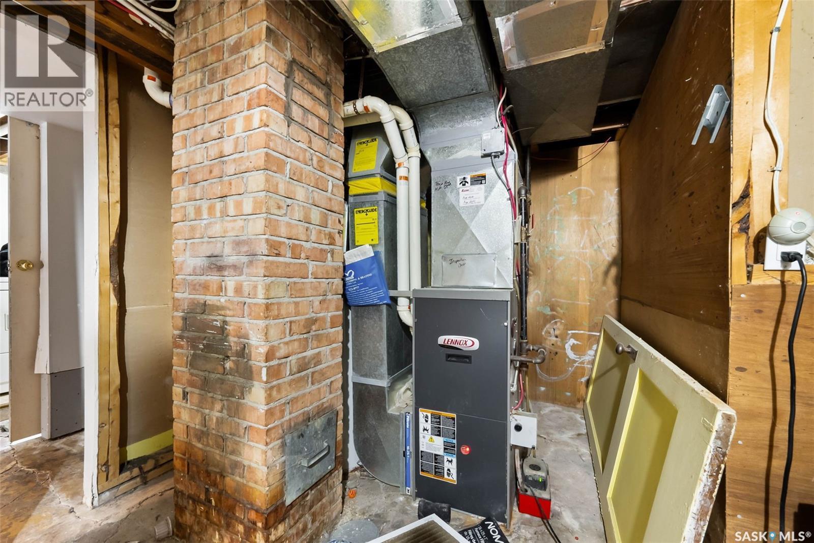 1400 Queen Street, Regina, SK - Indoor Photo Showing Other Room