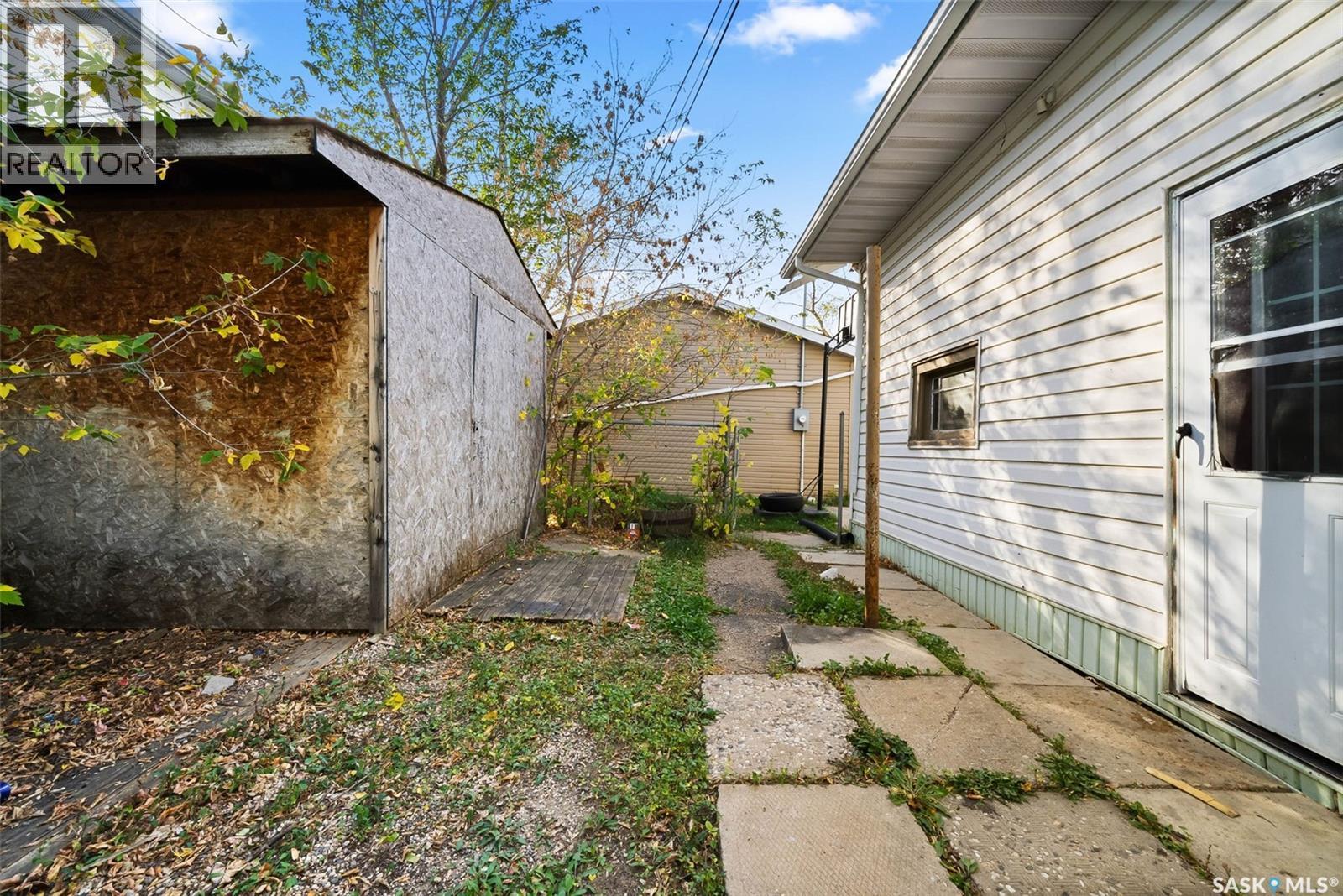 1400 Queen Street, Regina, SK - Outdoor