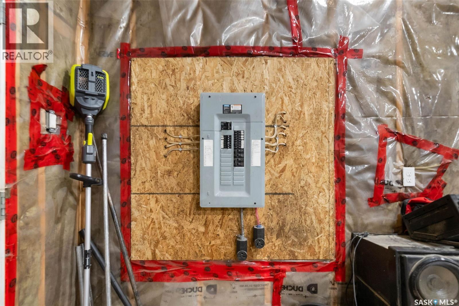 1400 Queen Street, Regina, SK - Indoor Photo Showing Basement