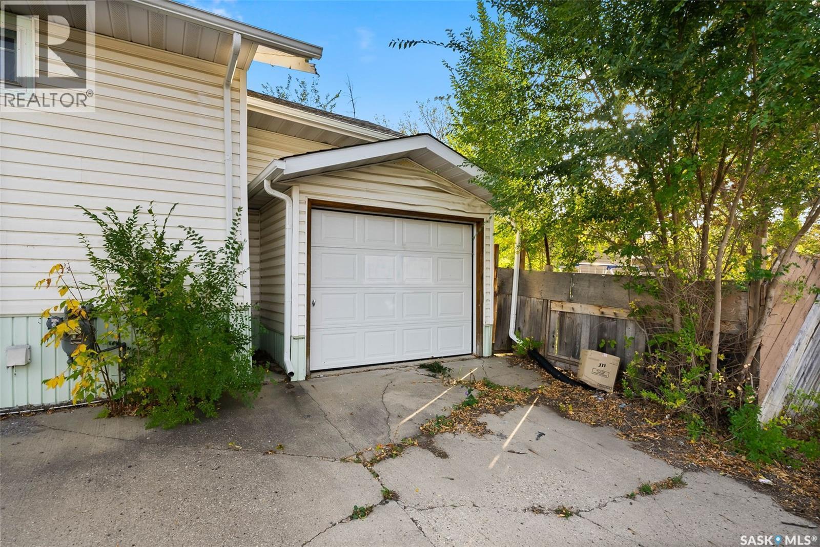 1400 Queen Street, Regina, SK - Outdoor