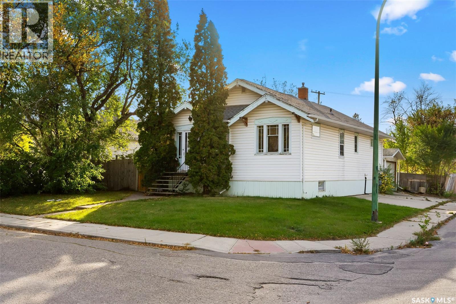 1400 Queen Street, Regina, SK - Outdoor