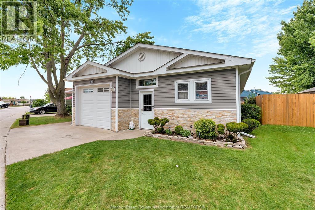 16 Magnolia, Mcgregor, ON - Outdoor