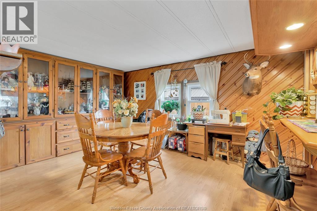 16 Magnolia, Mcgregor, ON - Indoor Photo Showing Dining Room