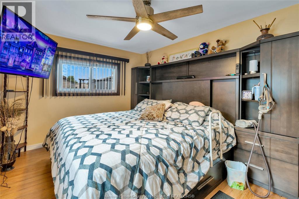 16 Magnolia, Mcgregor, ON - Indoor Photo Showing Bedroom