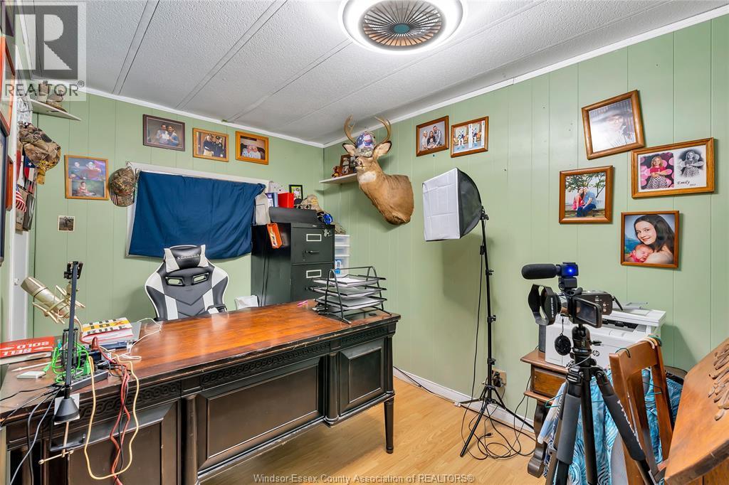 16 Magnolia, Mcgregor, ON - Indoor