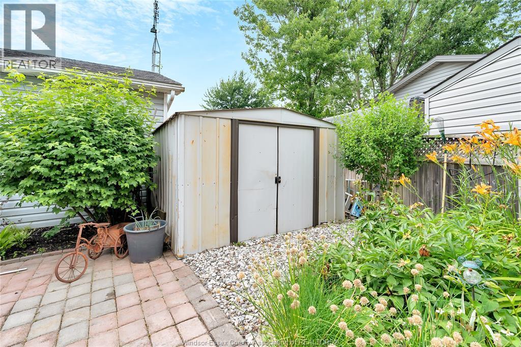 16 Magnolia, Mcgregor, ON - Outdoor