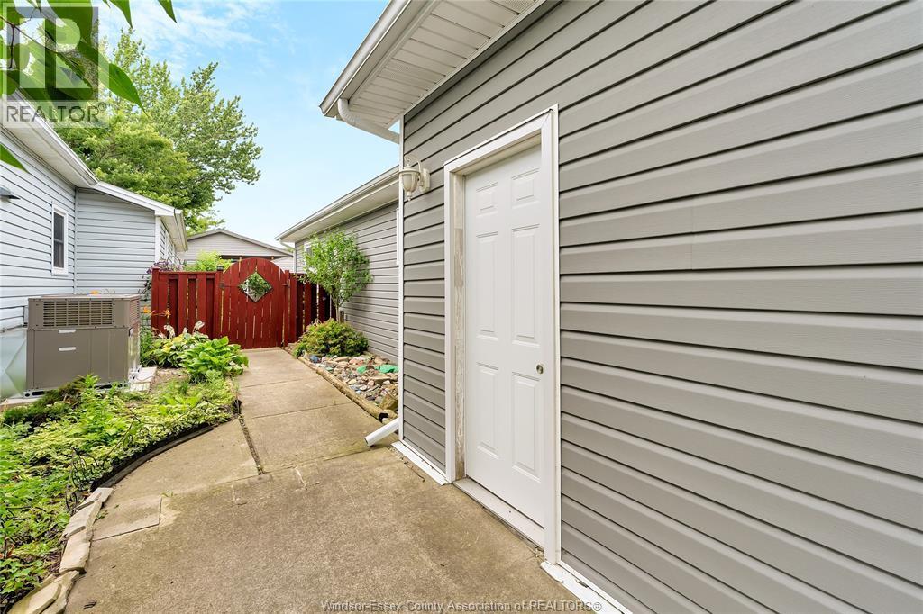 16 Magnolia, Mcgregor, ON - Outdoor With Exterior