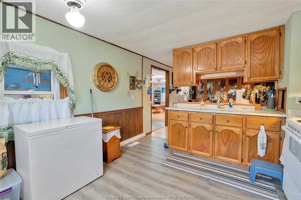16 Magnolia, Mcgregor, ON - Indoor Photo Showing Kitchen