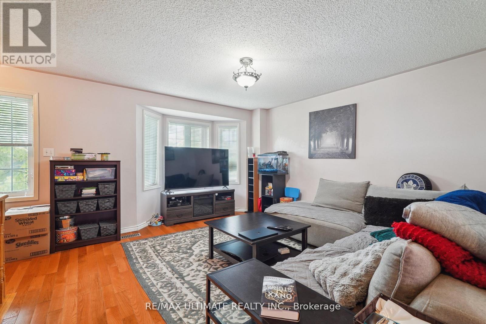 2168 St. Clair Avenue W, Toronto, ON - Indoor Photo Showing Living Room