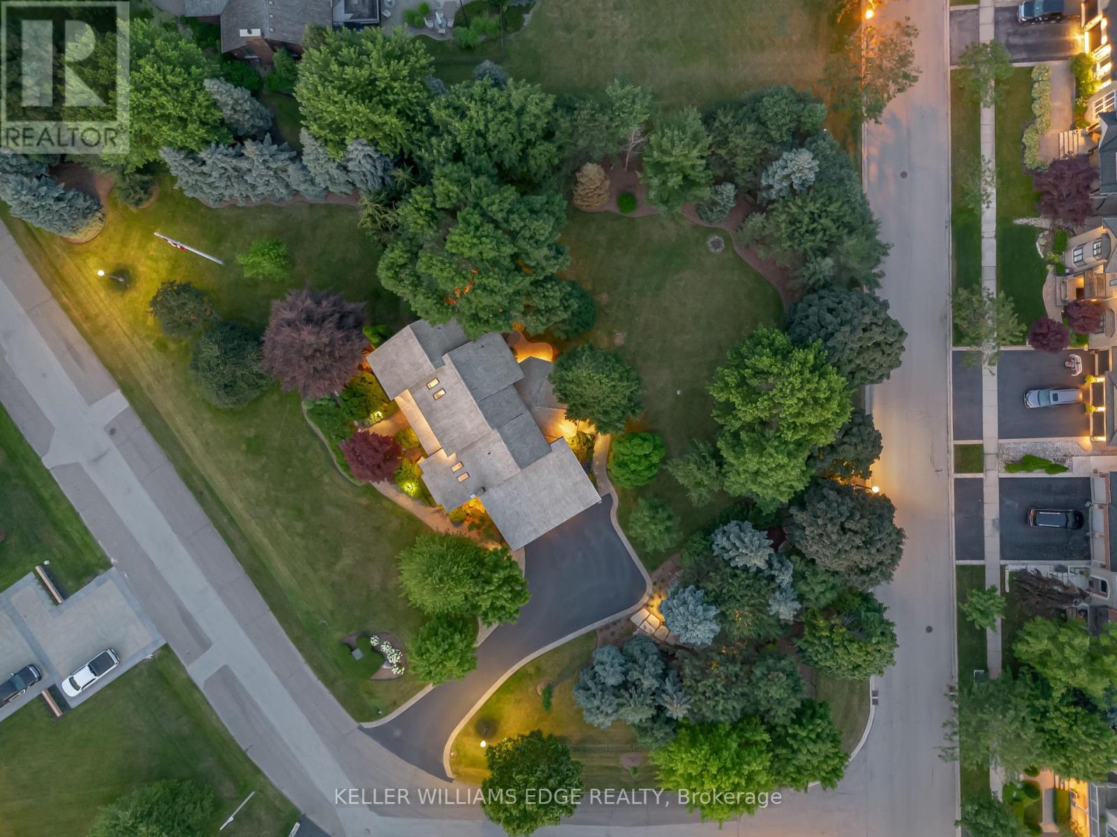 8 Lochside Drive, Hamilton, ON - With View