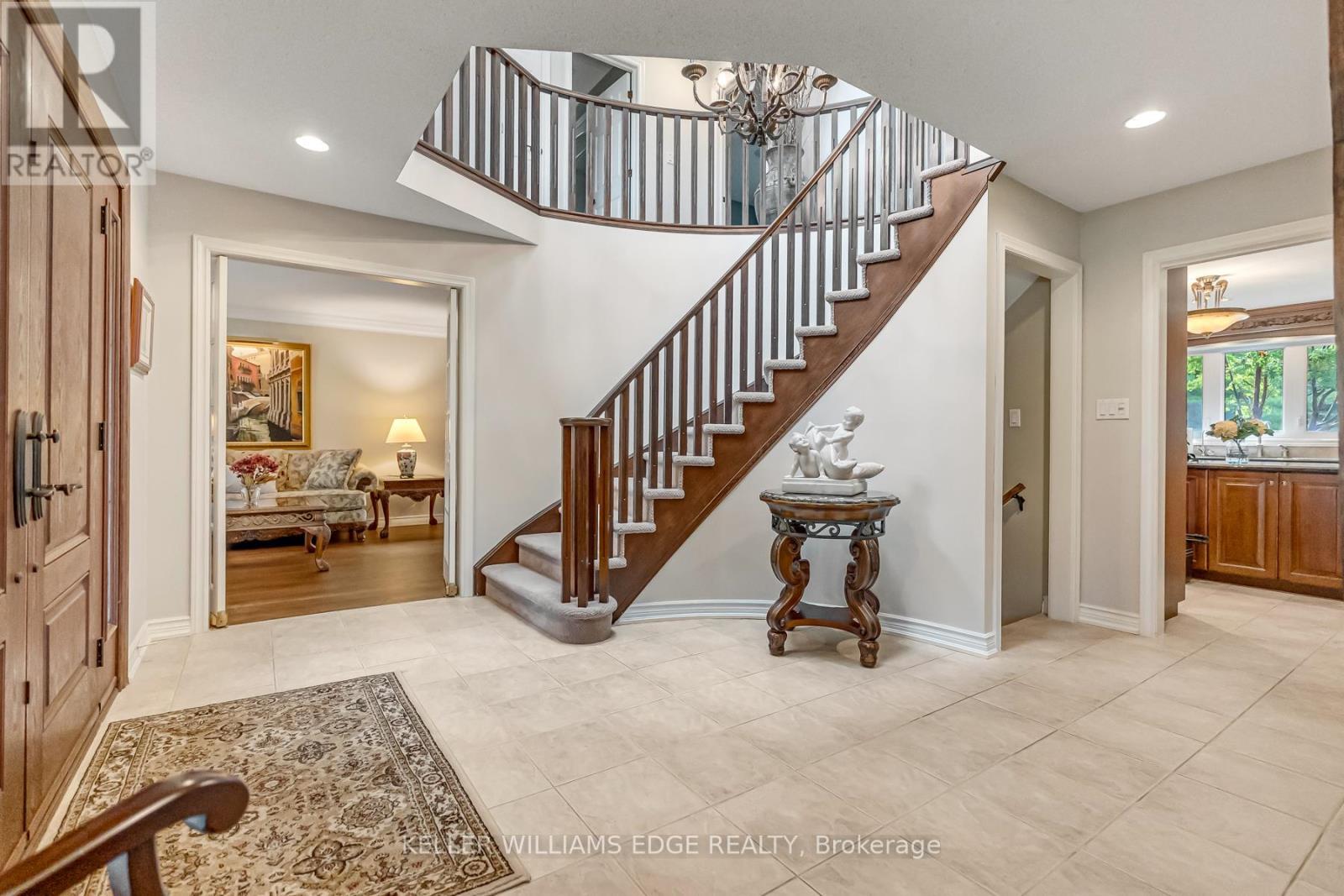 8 Lochside Drive, Hamilton, ON - Indoor Photo Showing Other Room