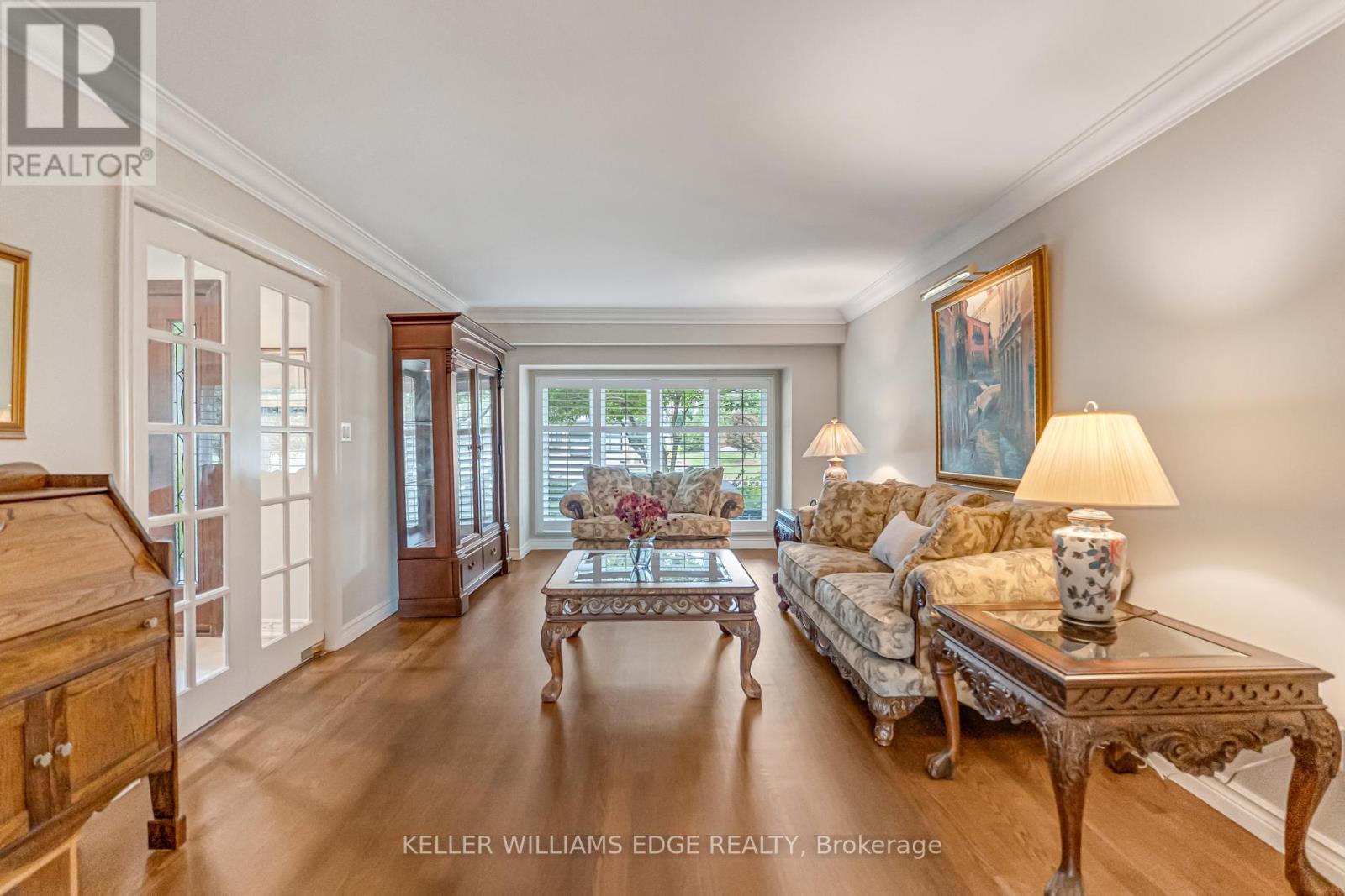 8 Lochside Drive, Hamilton, ON - Indoor Photo Showing Living Room