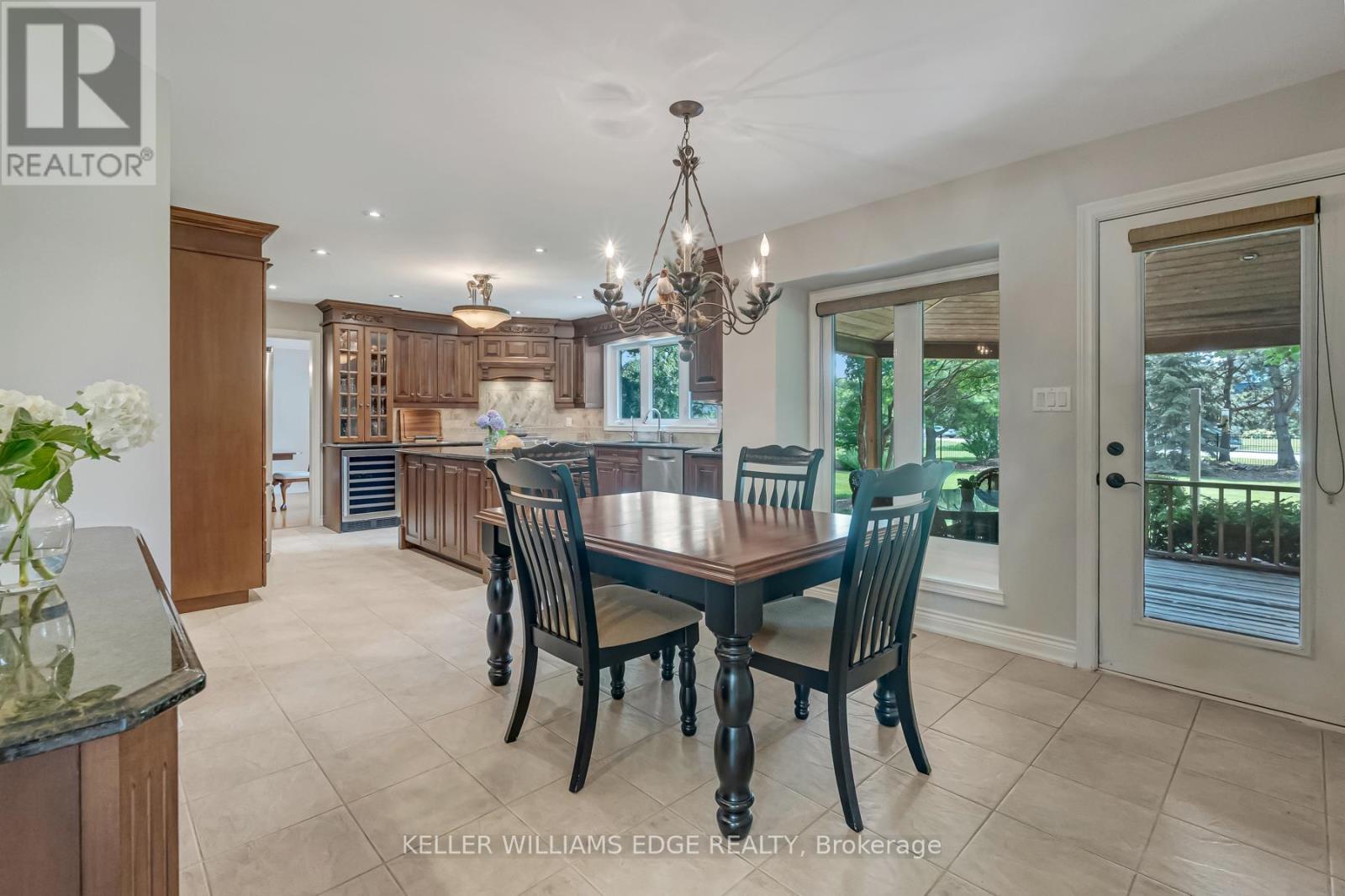 8 Lochside Drive, Hamilton, ON - Indoor Photo Showing Dining Room