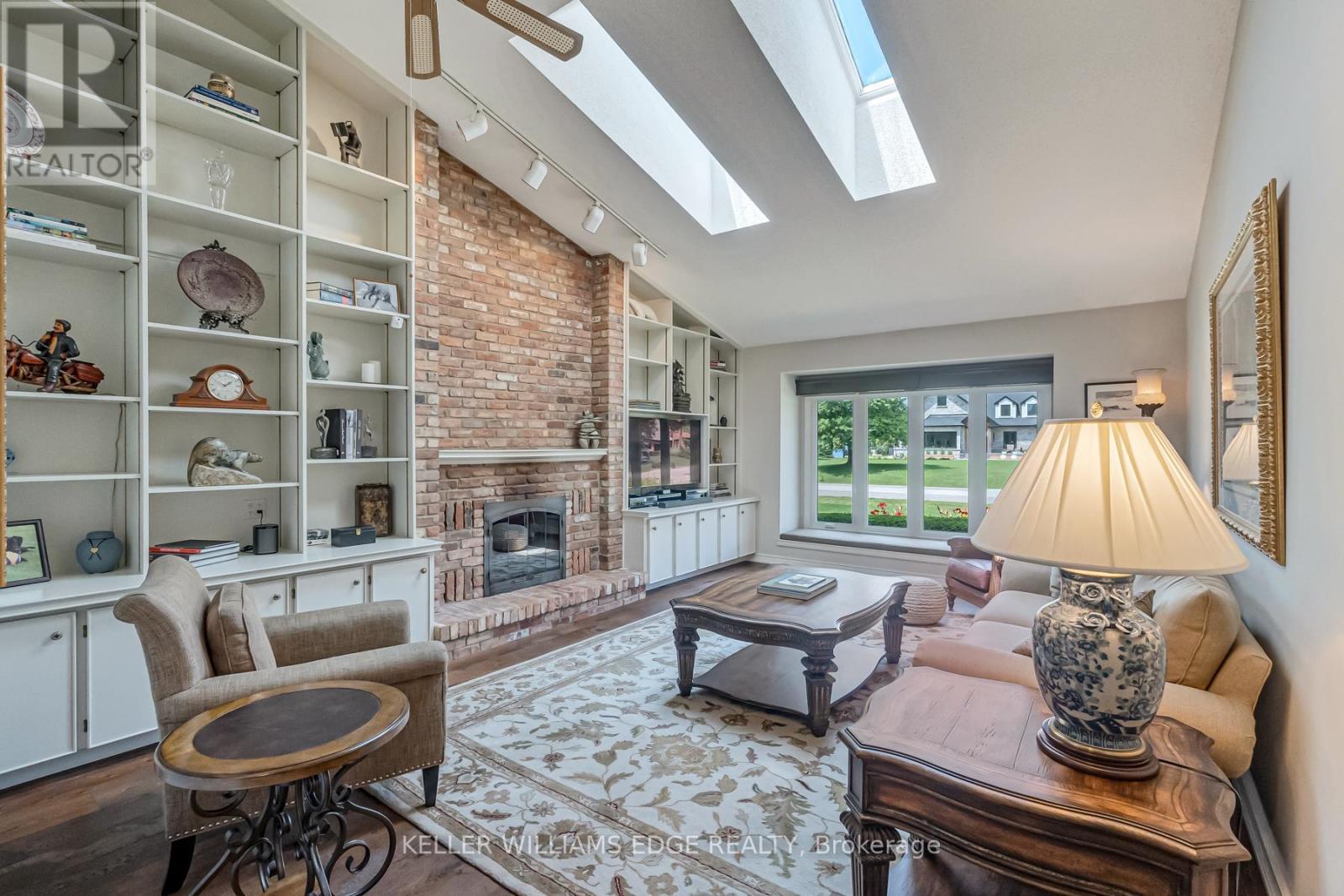8 Lochside Drive, Hamilton, ON - Indoor Photo Showing Living Room With Fireplace