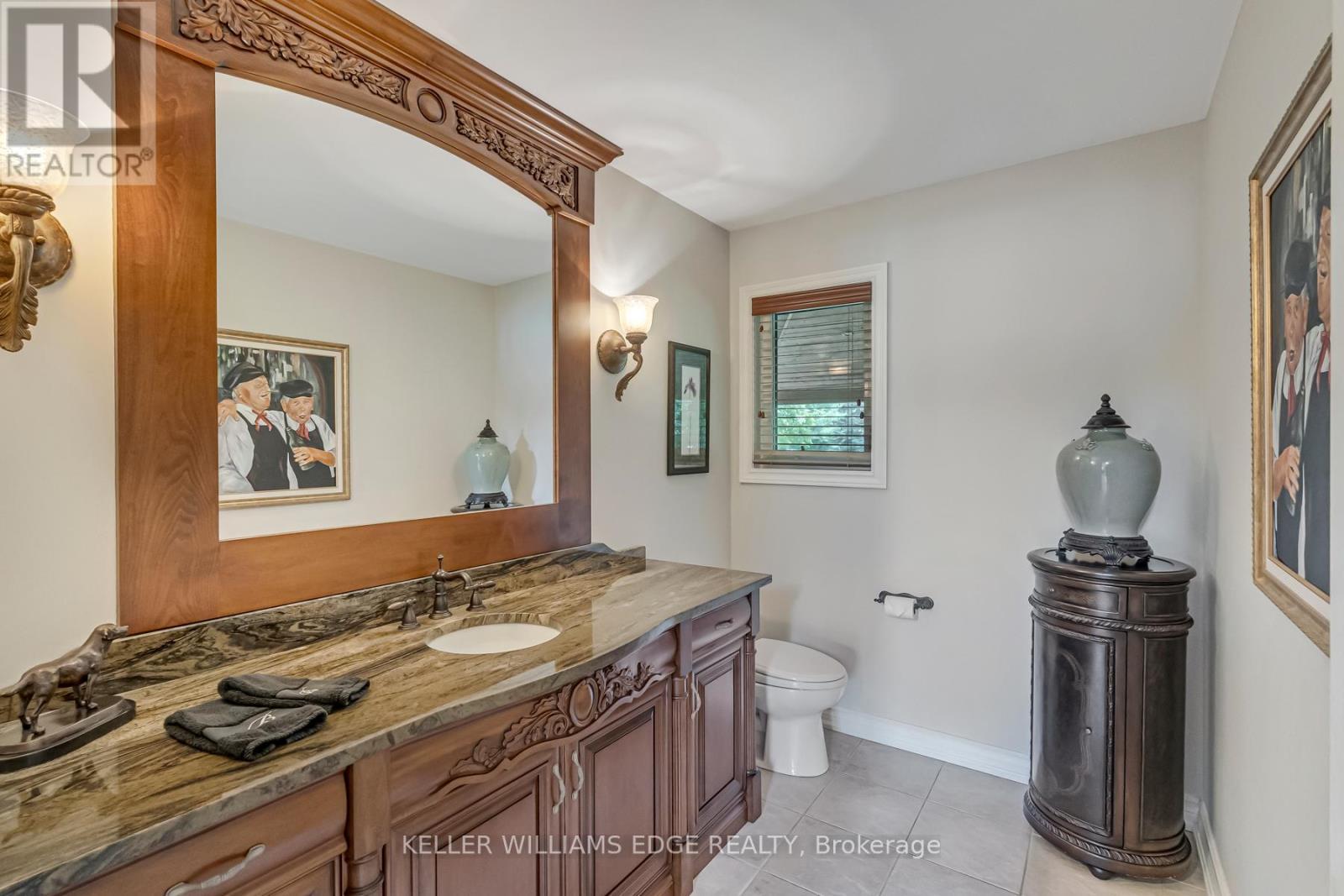 8 Lochside Drive, Hamilton, ON - Indoor Photo Showing Bathroom