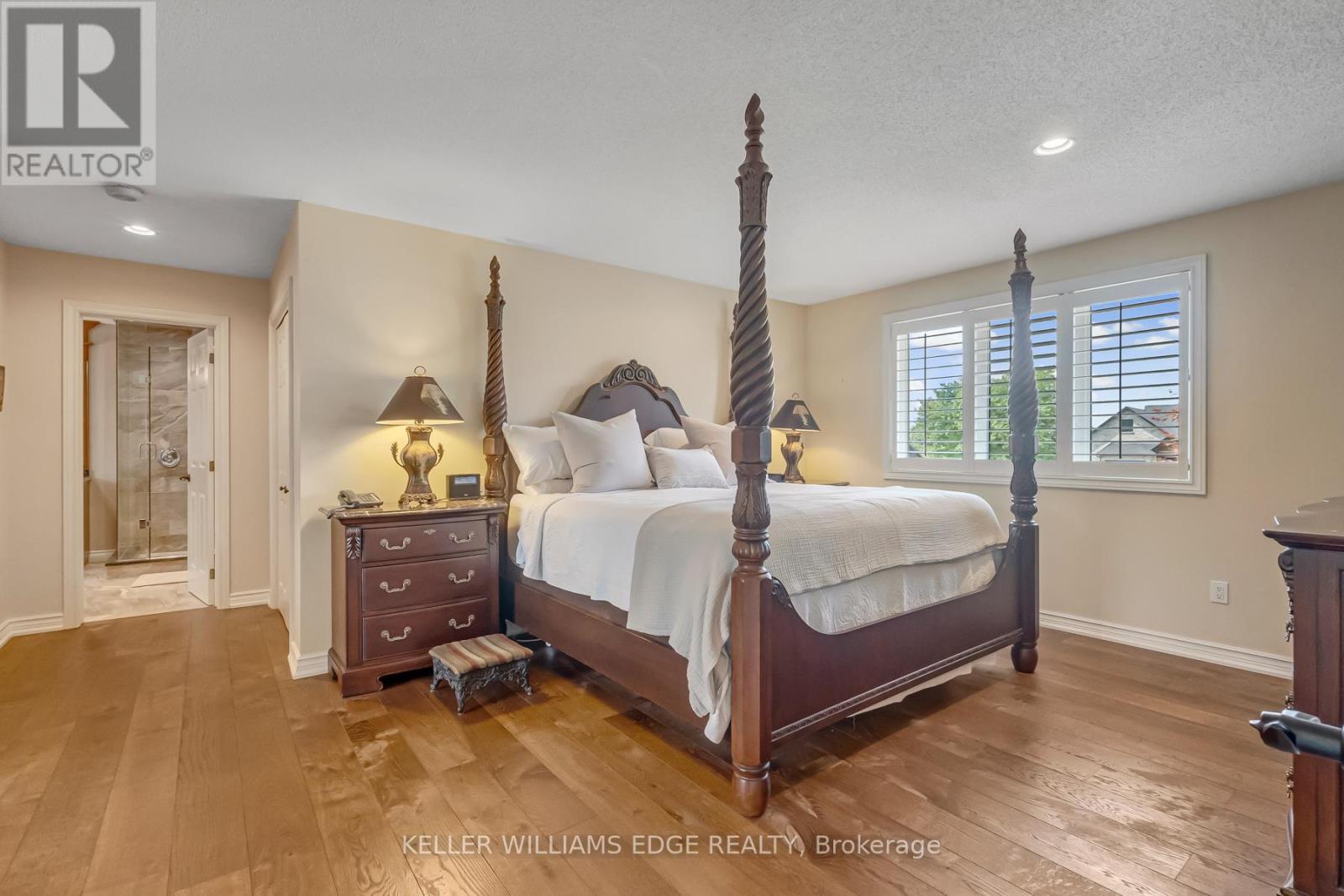 8 Lochside Drive, Hamilton, ON - Indoor Photo Showing Bedroom