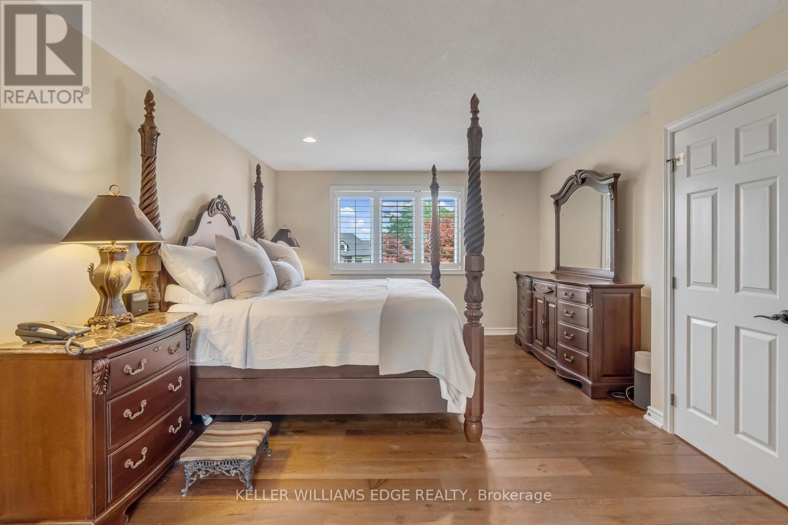 8 Lochside Drive, Hamilton, ON - Indoor Photo Showing Bedroom
