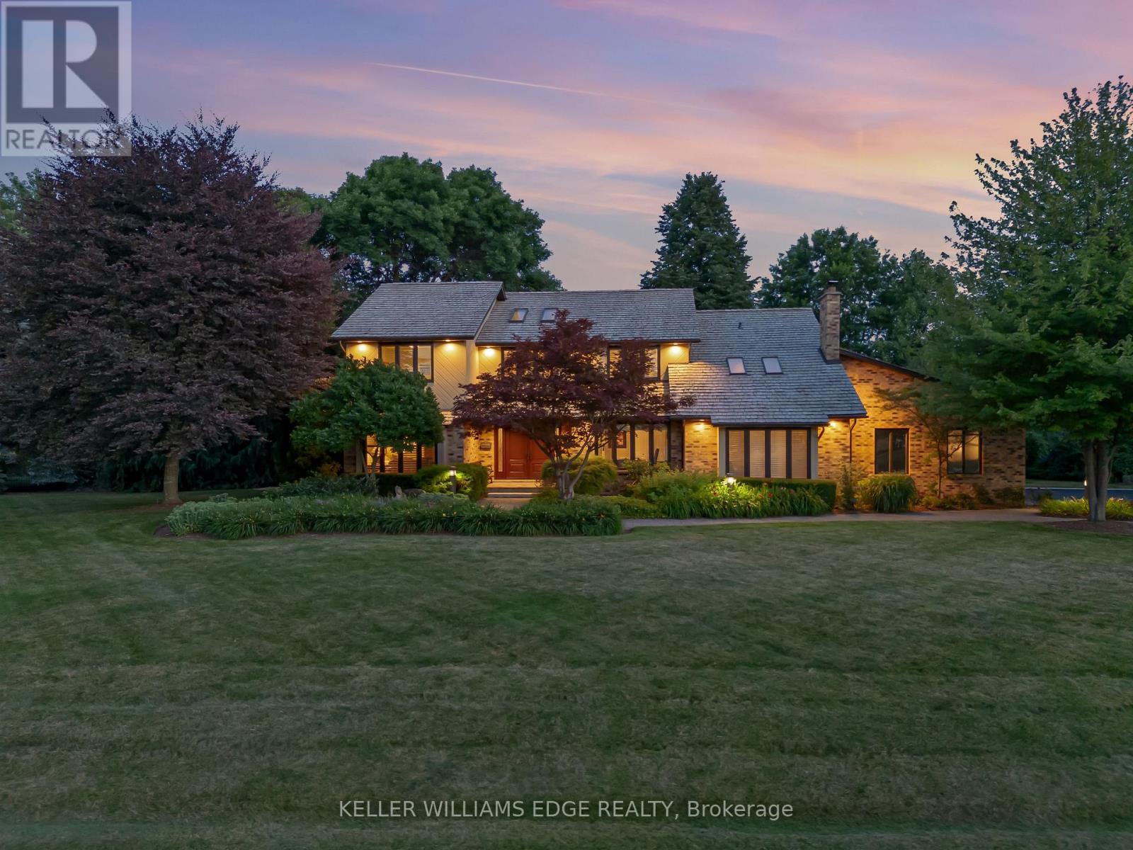 8 Lochside Drive, Hamilton, ON - Outdoor