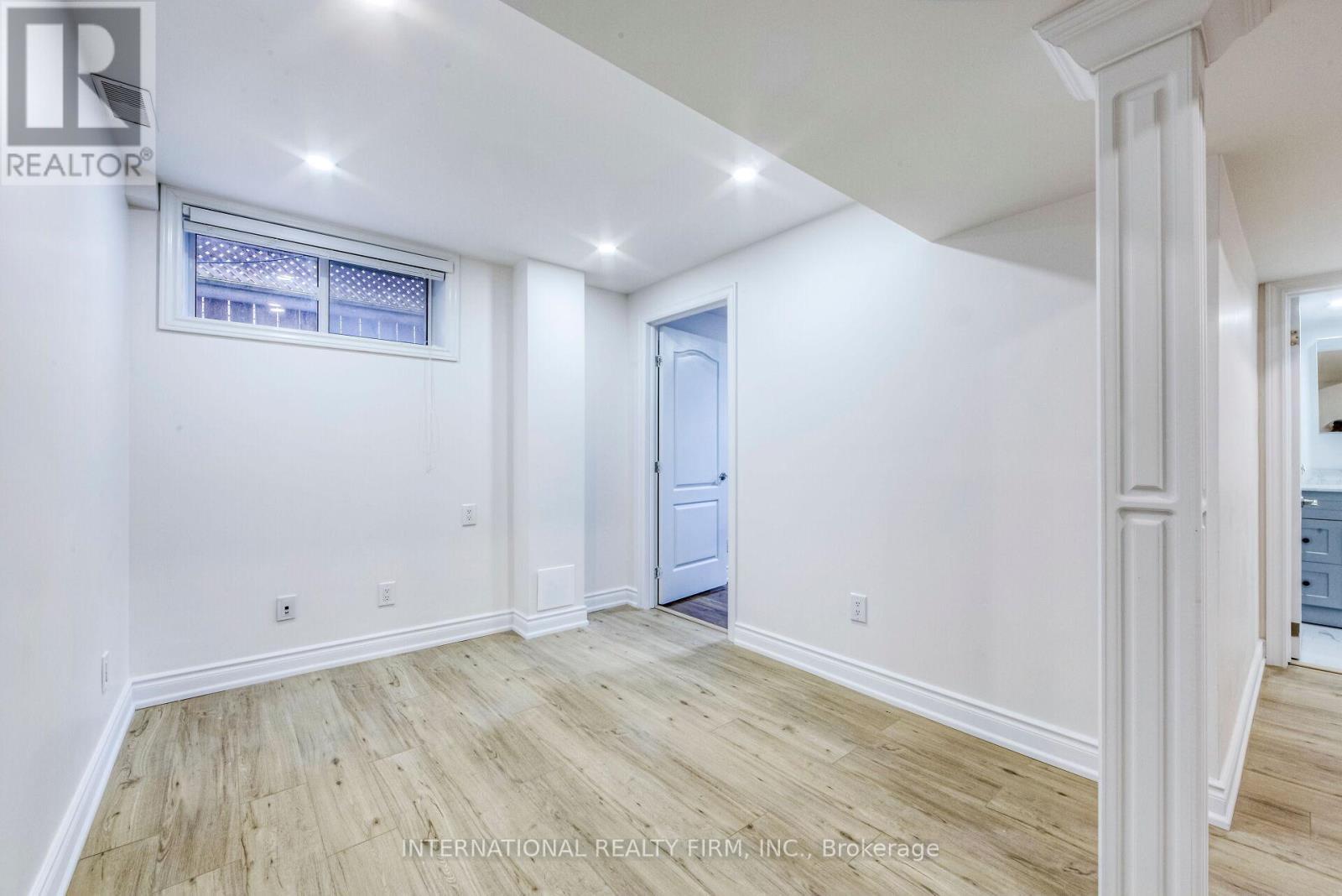 1051 Caven Street, Mississauga, ON - Indoor