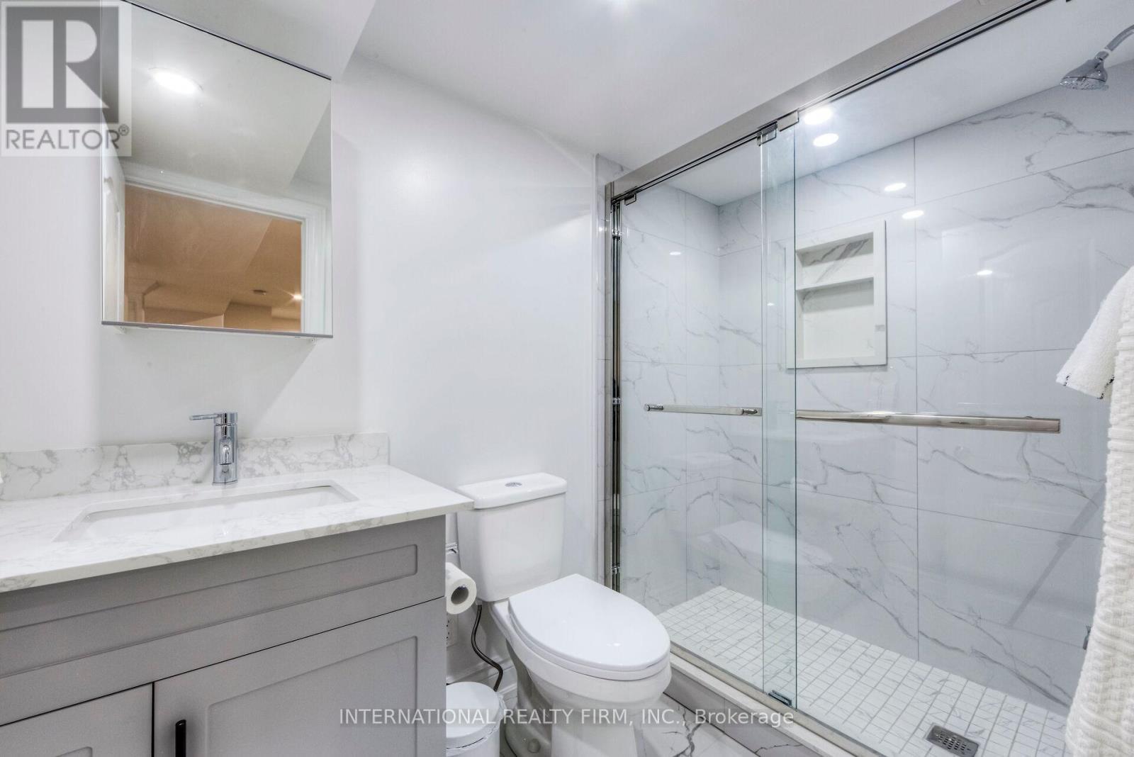 1051 Caven Street, Mississauga, ON - Indoor Photo Showing Bathroom