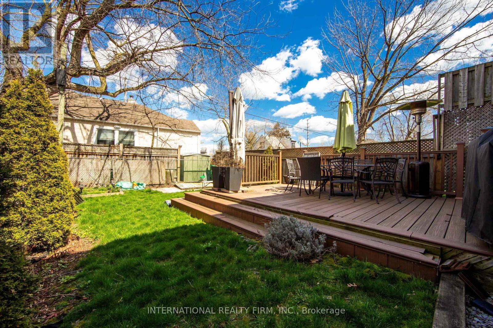 1051 Caven Street, Mississauga, ON - Outdoor