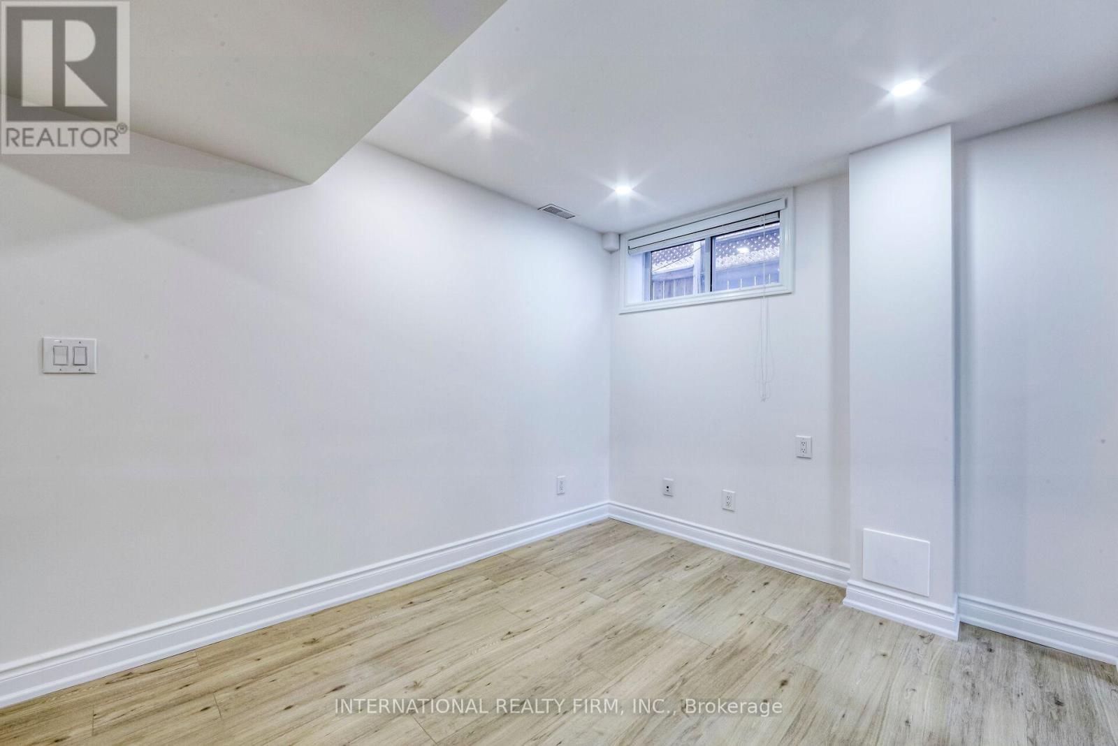 1051 Caven Street, Mississauga, ON - Indoor