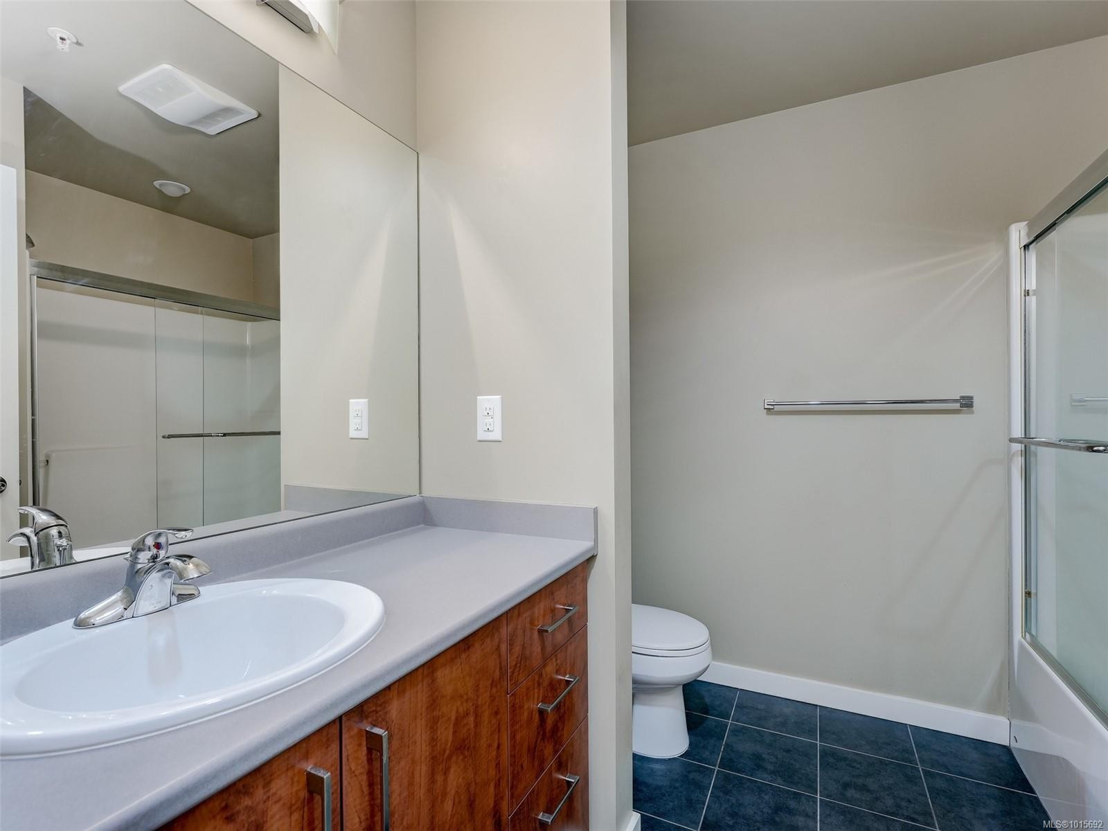 307-611 Brookside Rd, Colwood, BC - Indoor Photo Showing Bathroom