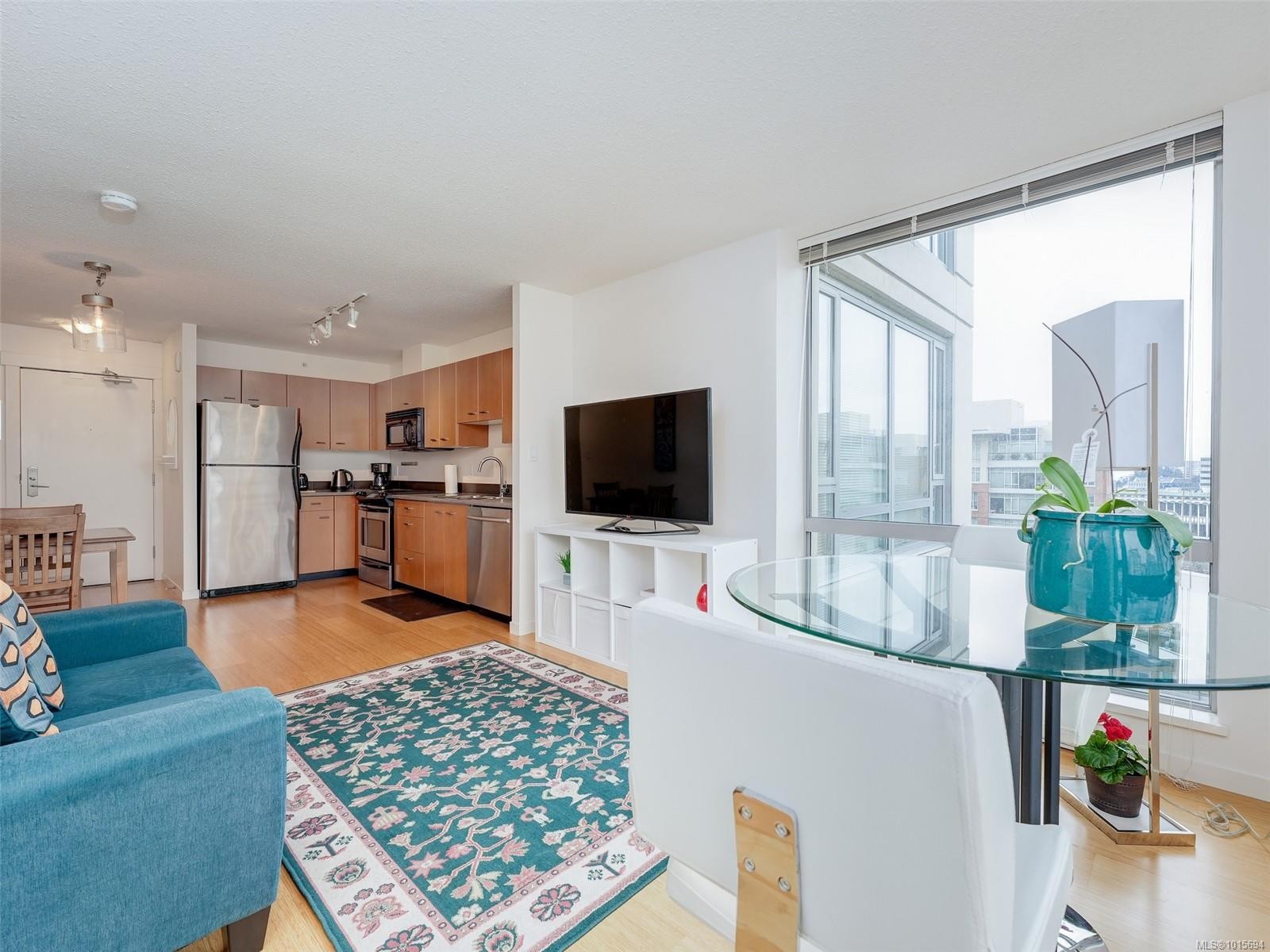 1010-751 Fairfield Rd, Victoria, BC - Indoor Photo Showing Other Room