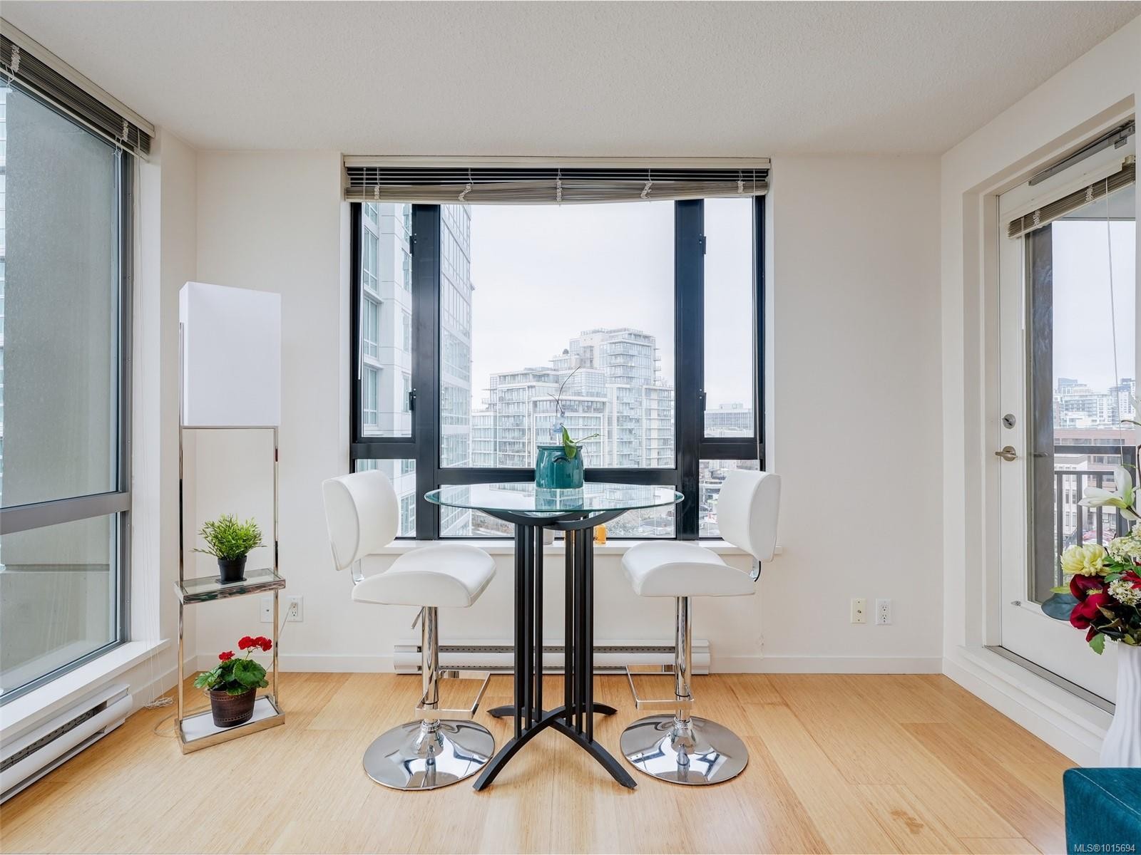 1010-751 Fairfield Rd, Victoria, BC - Indoor Photo Showing Other Room