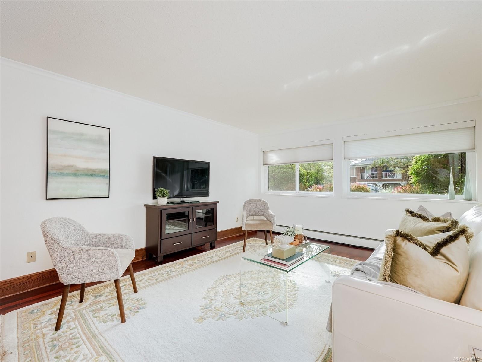 105-2100 Granite St, Oak Bay, BC - Indoor Photo Showing Living Room
