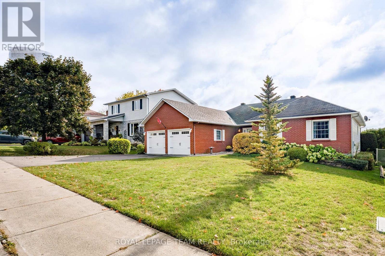 16 Tatra Street, Mississippi Mills, ON - Outdoor