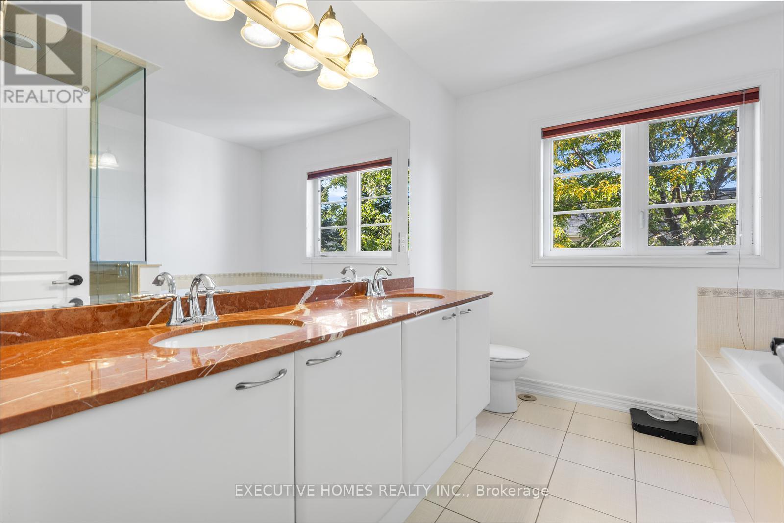 4131 Shipp Drive, Mississauga, ON - Indoor Photo Showing Bathroom