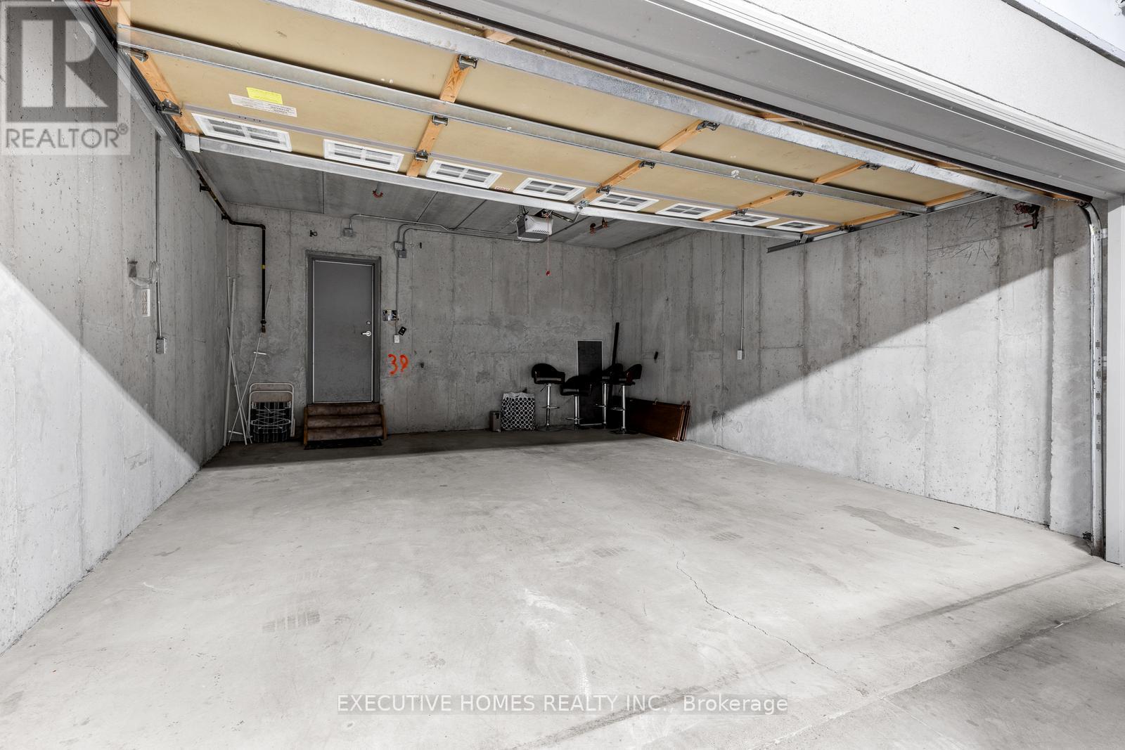 4131 Shipp Drive, Mississauga, ON - Indoor