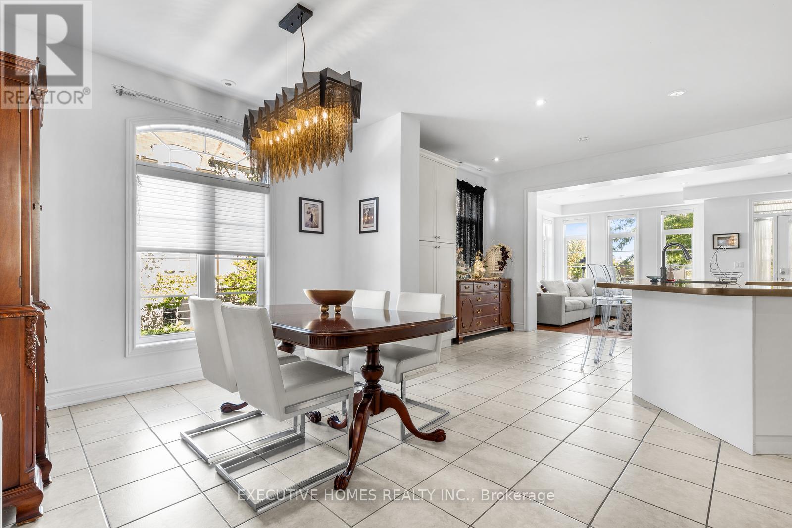 4131 Shipp Drive, Mississauga, ON - Indoor Photo Showing Dining Room