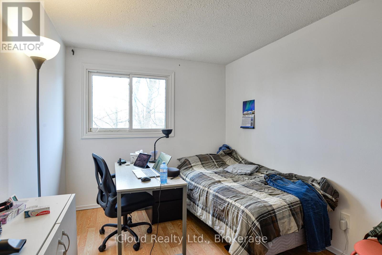 34 Kipling Place, Barrie, ON - Indoor Photo Showing Bedroom