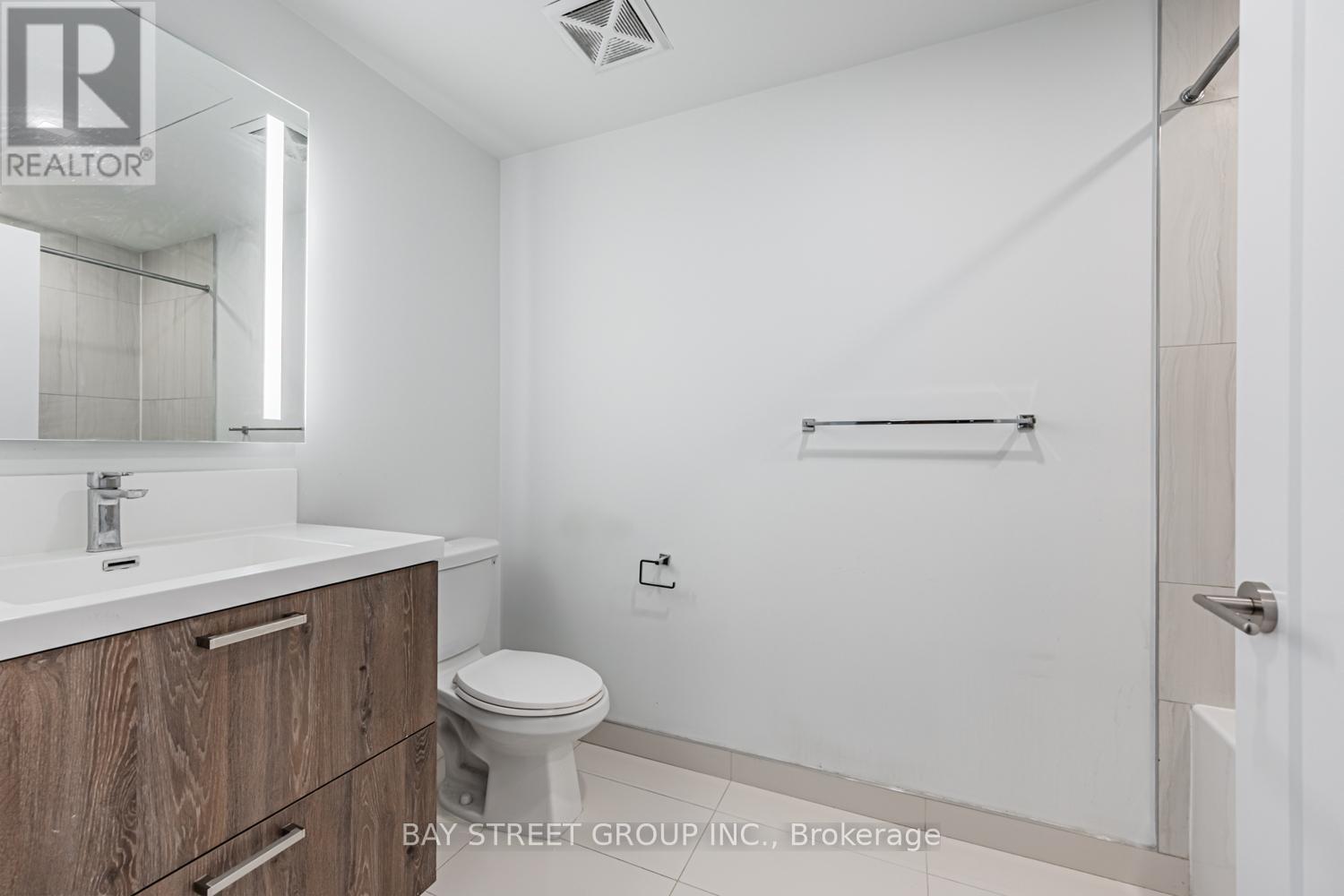 1008 - 50 Mccaul Street, Toronto, ON - Indoor Photo Showing Bathroom