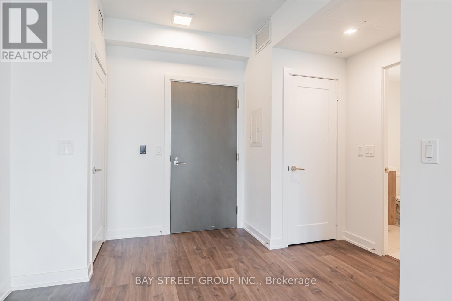 1008 - 50 Mccaul Street, Toronto, ON - Indoor Photo Showing Other Room