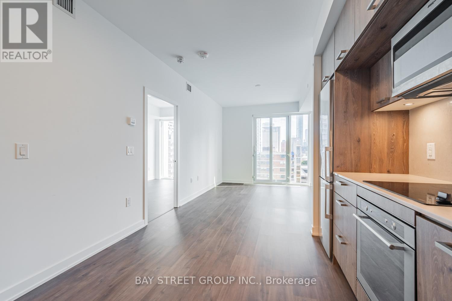 1008 - 50 Mccaul Street, Toronto, ON - Indoor Photo Showing Kitchen