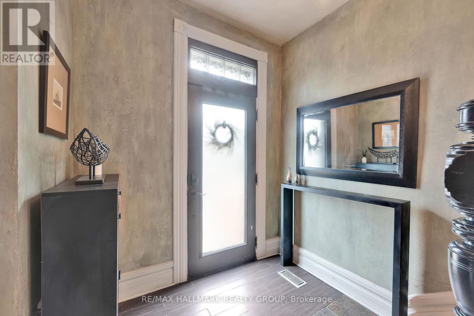 376 Lyon Street N, Ottawa, ON - Indoor Photo Showing Other Room