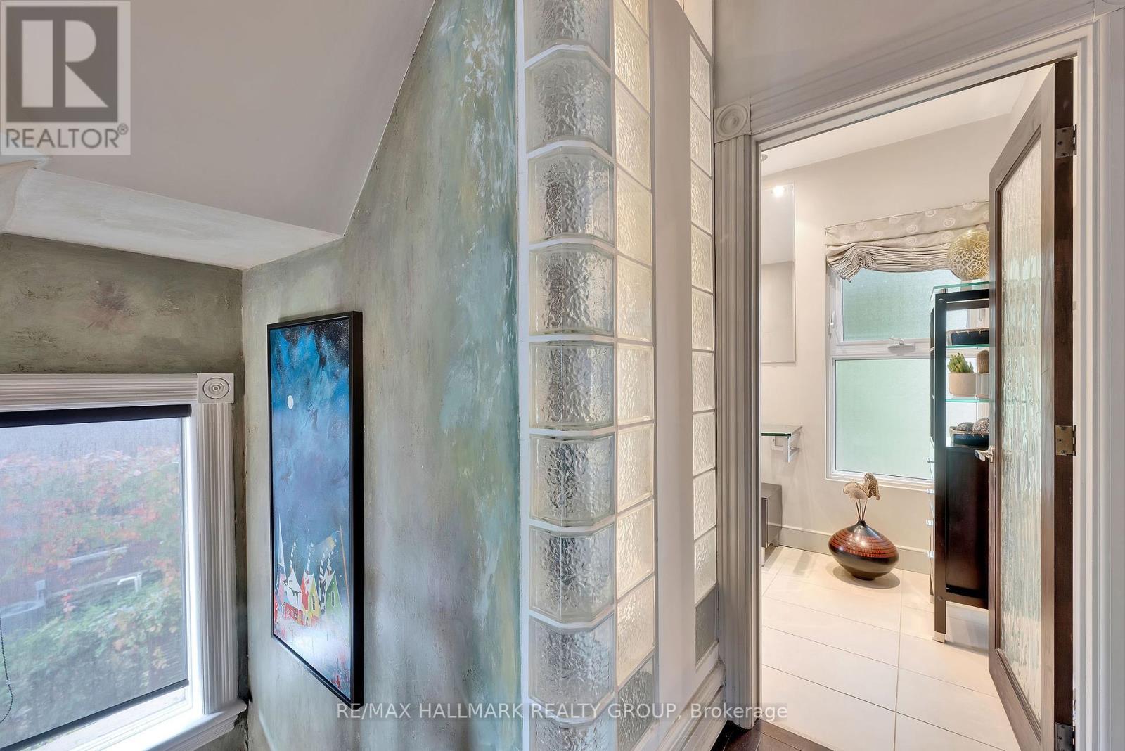 376 Lyon Street N, Ottawa, ON - Indoor